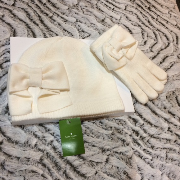 KATE SPADE Dorothy Bow Beanie and Glove Set - Picture 2 of 5